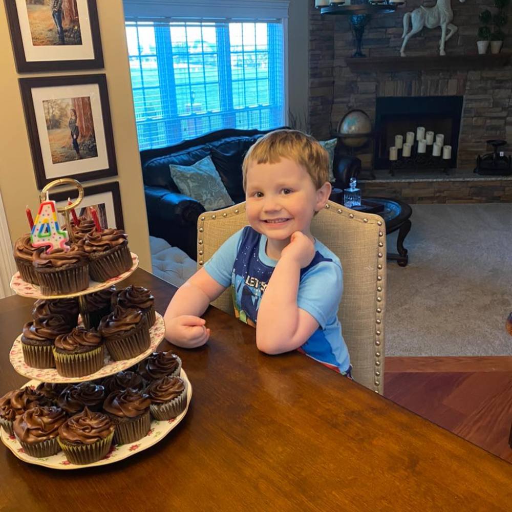 Meet your Posher, Holly